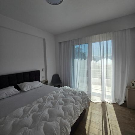 Sea & Sun Apartment Vlorë Esterno foto