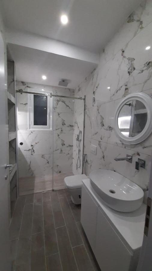 Sea & Sun Apartment Vlorë Esterno foto