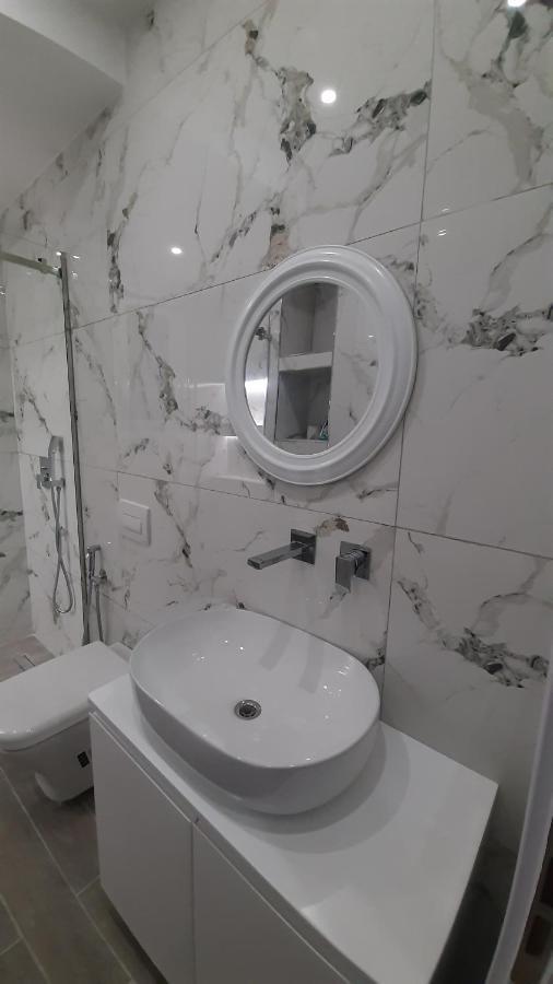 Sea & Sun Apartment Vlorë Esterno foto