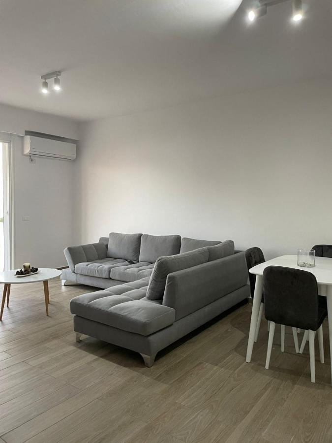 Sea & Sun Apartment Vlorë Esterno foto