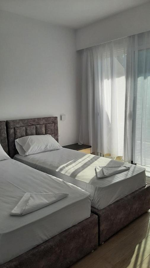 Sea & Sun Apartment Vlorë Esterno foto