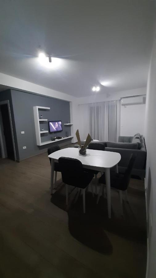 Sea & Sun Apartment Vlorë Esterno foto