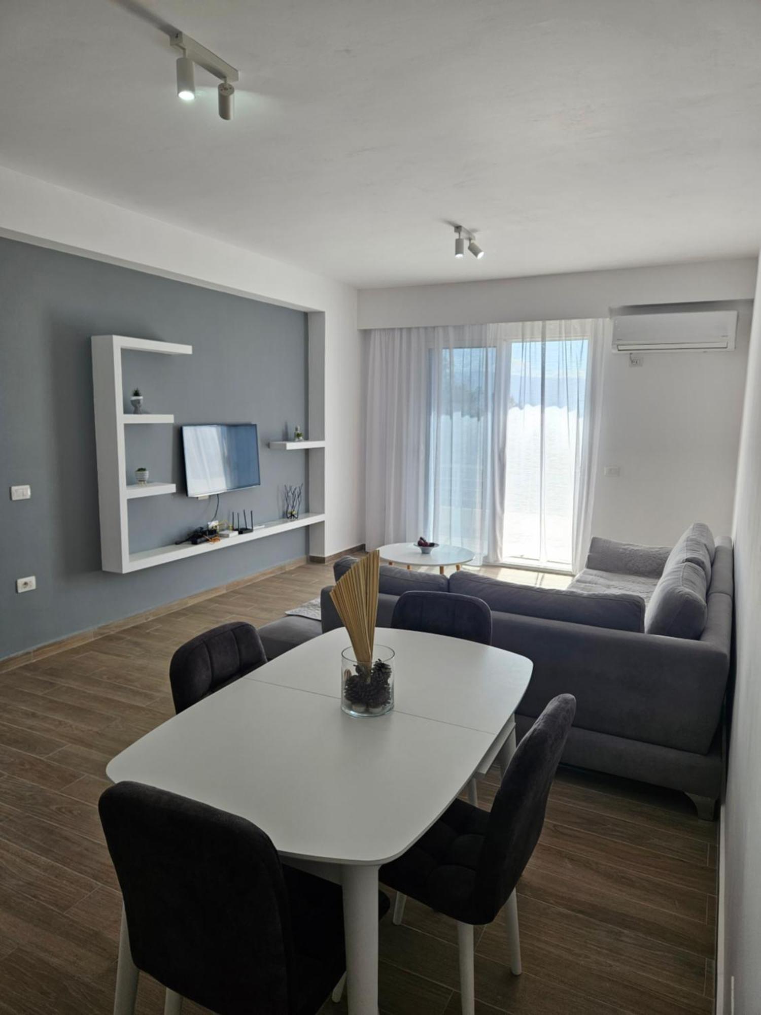 Sea & Sun Apartment Vlorë Esterno foto