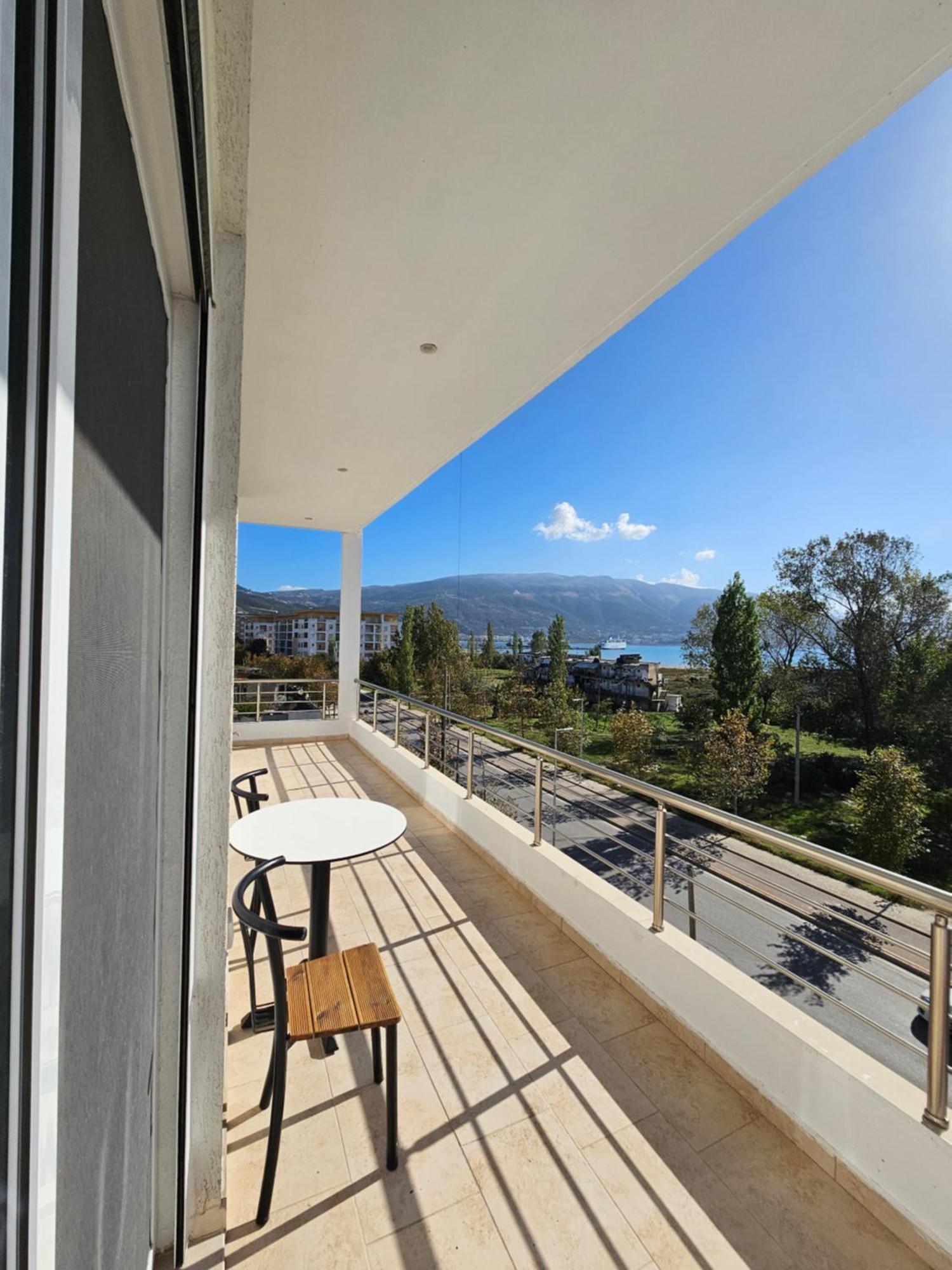 Sea & Sun Apartment Vlorë Esterno foto