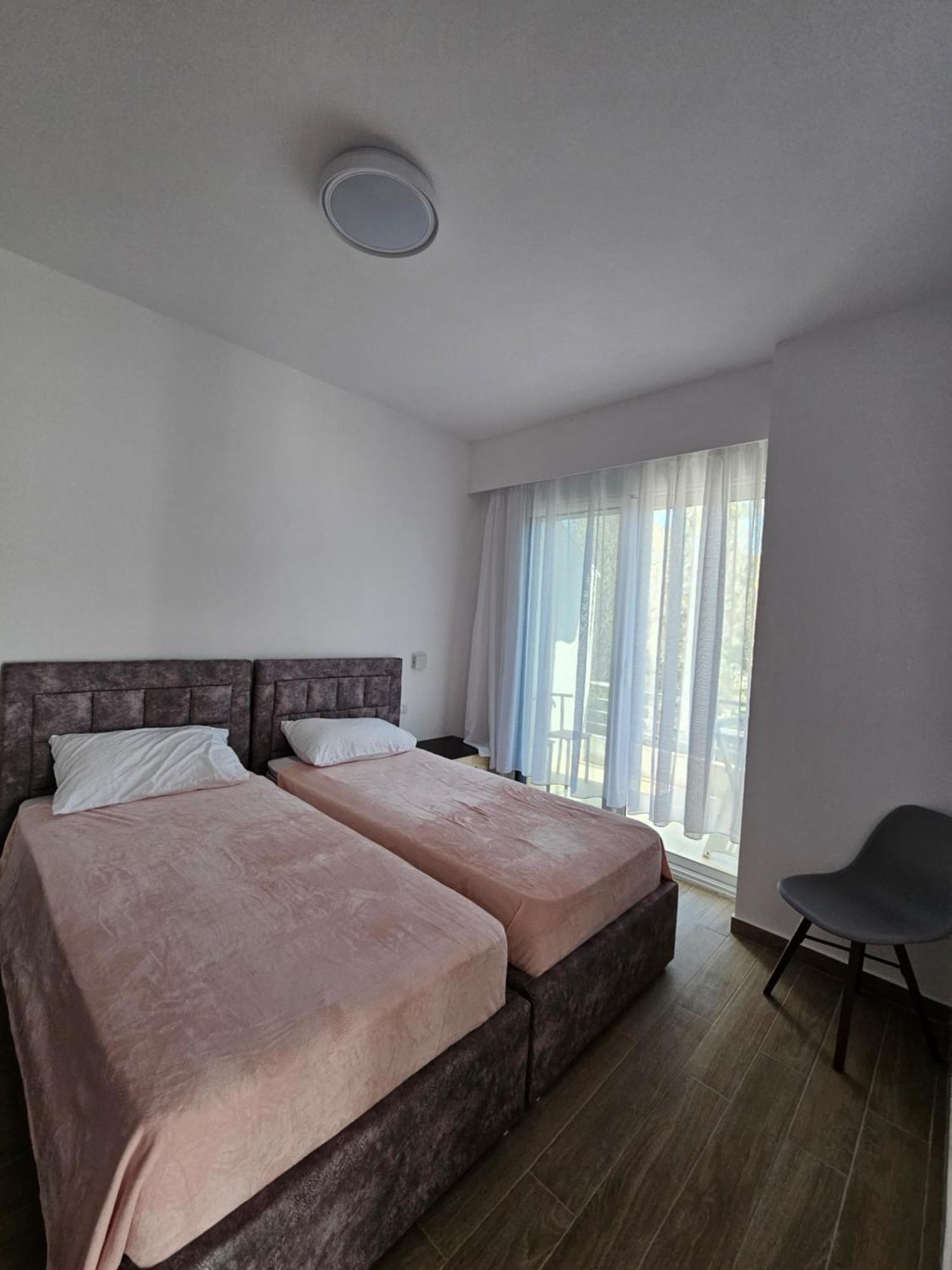 Sea & Sun Apartment Vlorë Esterno foto