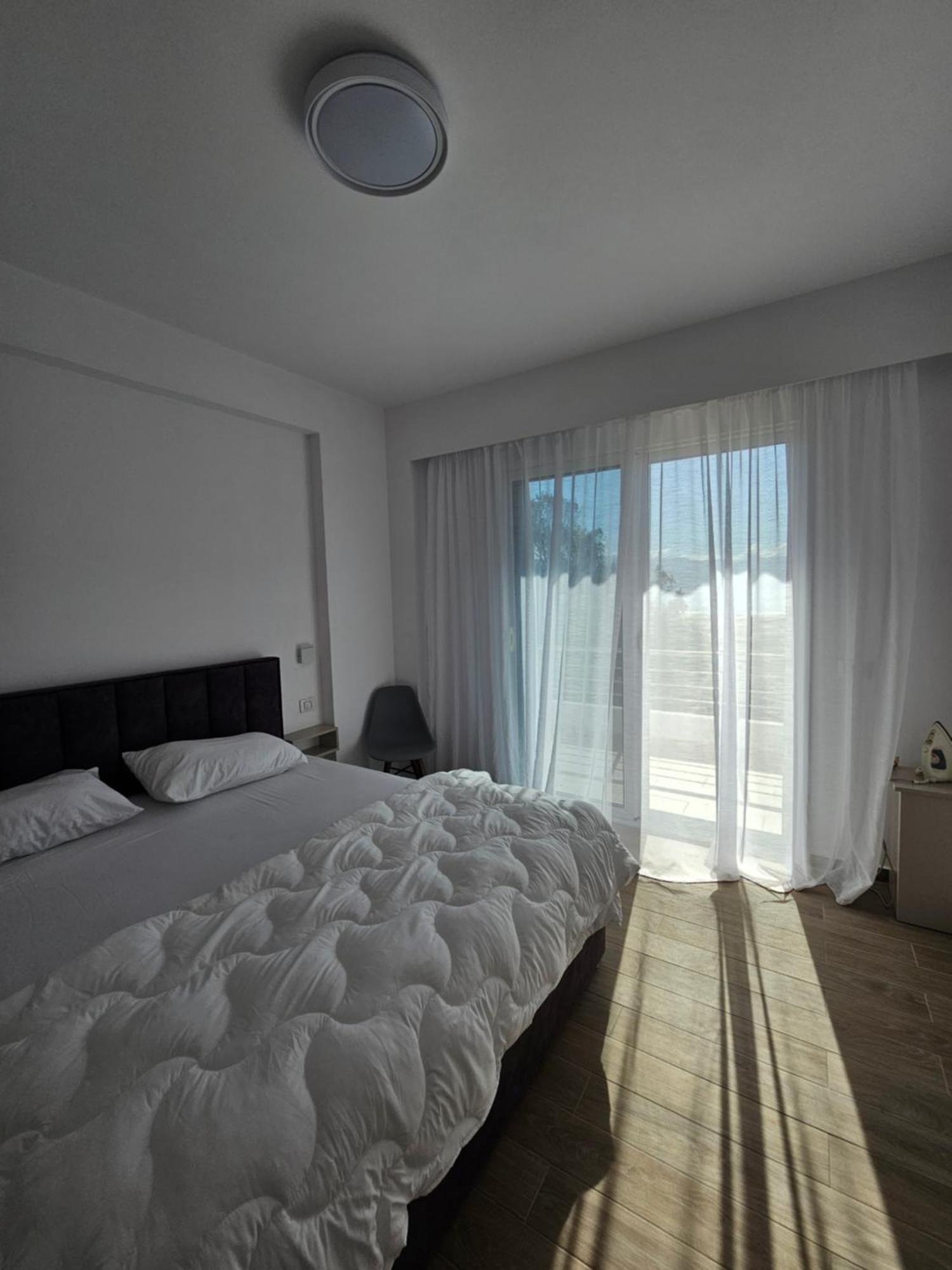 Sea & Sun Apartment Vlorë Esterno foto