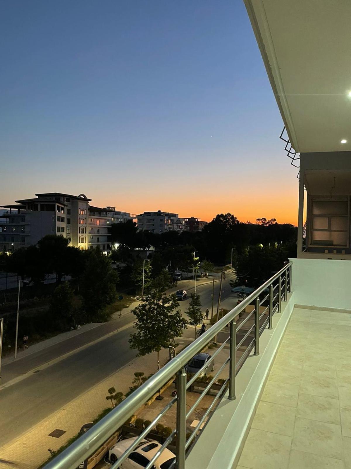 Sea & Sun Apartment Vlorë Esterno foto